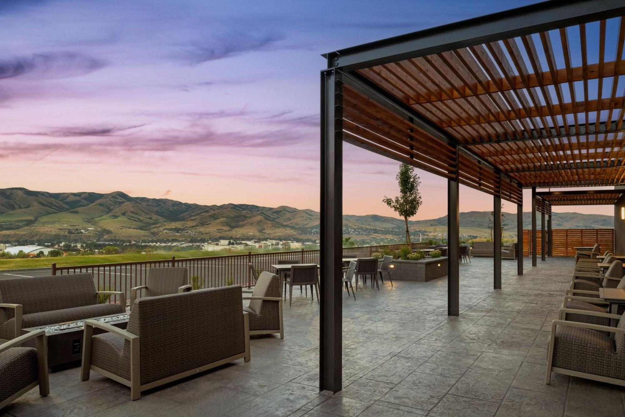 Courtyard By Marriott Pocatello Hotel Exterior photo