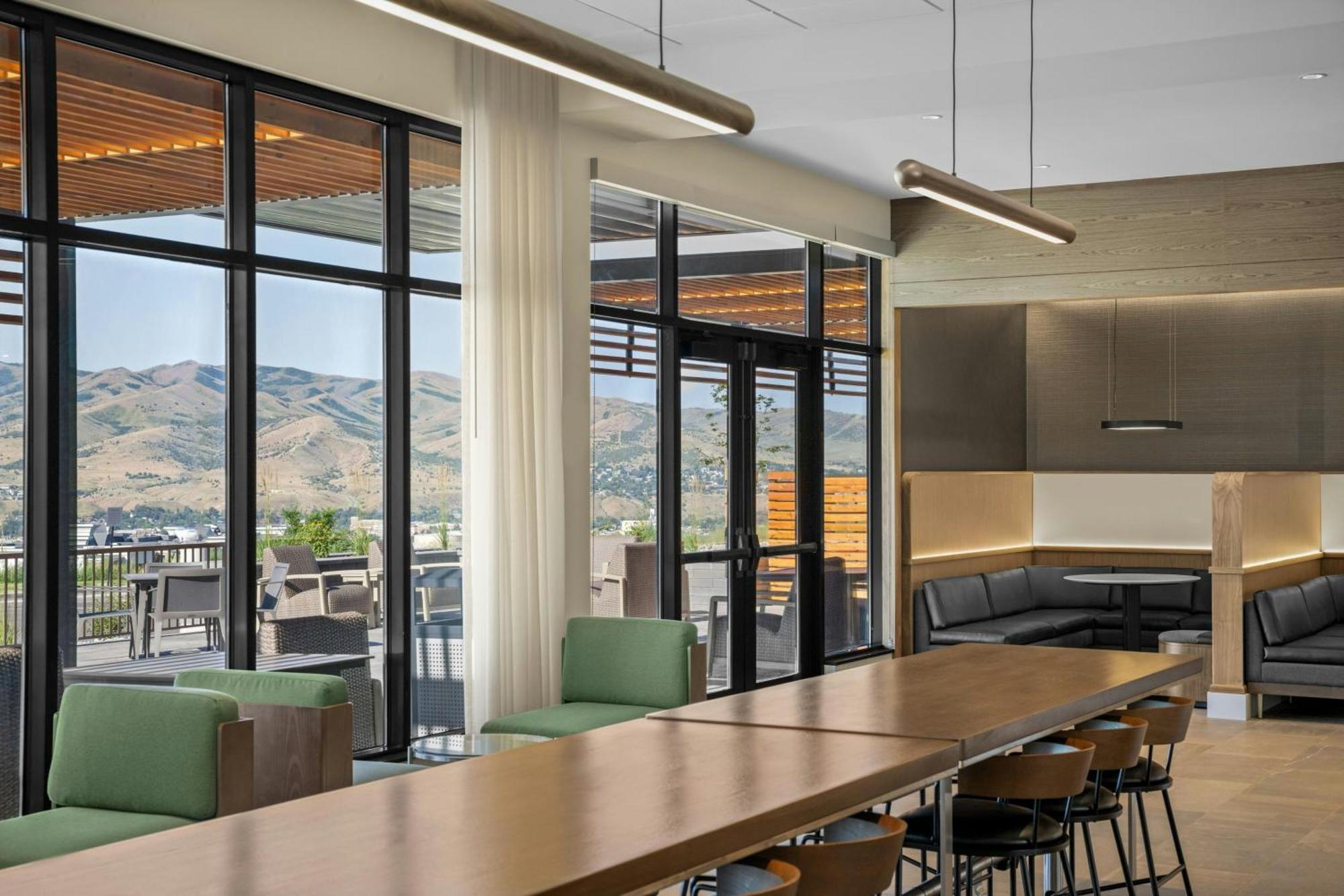 Courtyard By Marriott Pocatello Hotel Exterior photo